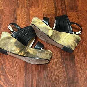 NEW WONDERFUL WEDGES  💯% LEATHER